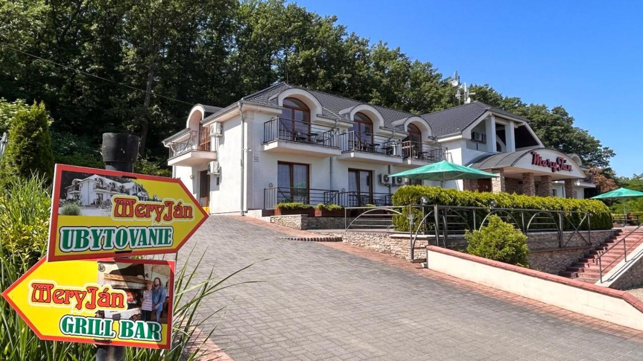 Mery Jan Podhajska Luaran gambar
